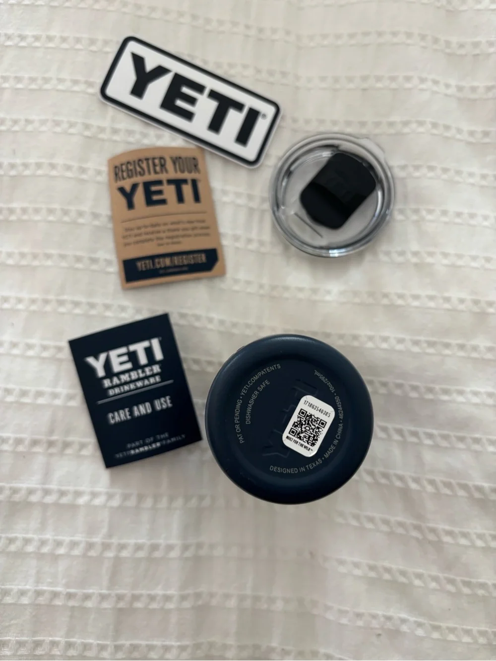 Yeti 10 oz Rambler Tumbler in Navy with Clear Lid
